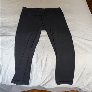 Lululemon Cropped Reversible Legging Size 6